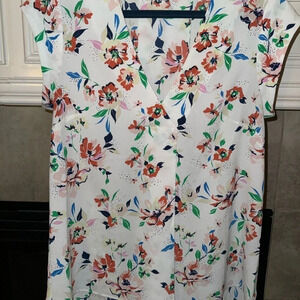 DR2 Daniel Rainn - cream floral v-neck pleated front cap sleeves top, S…